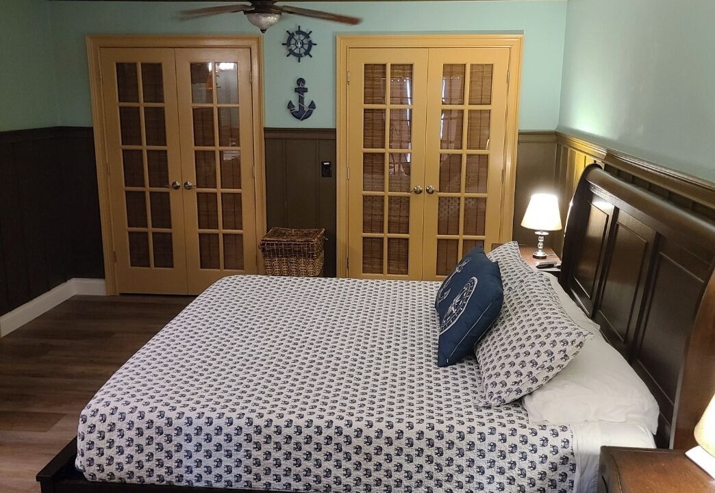 Photo of Bedroom in Crystal Beach