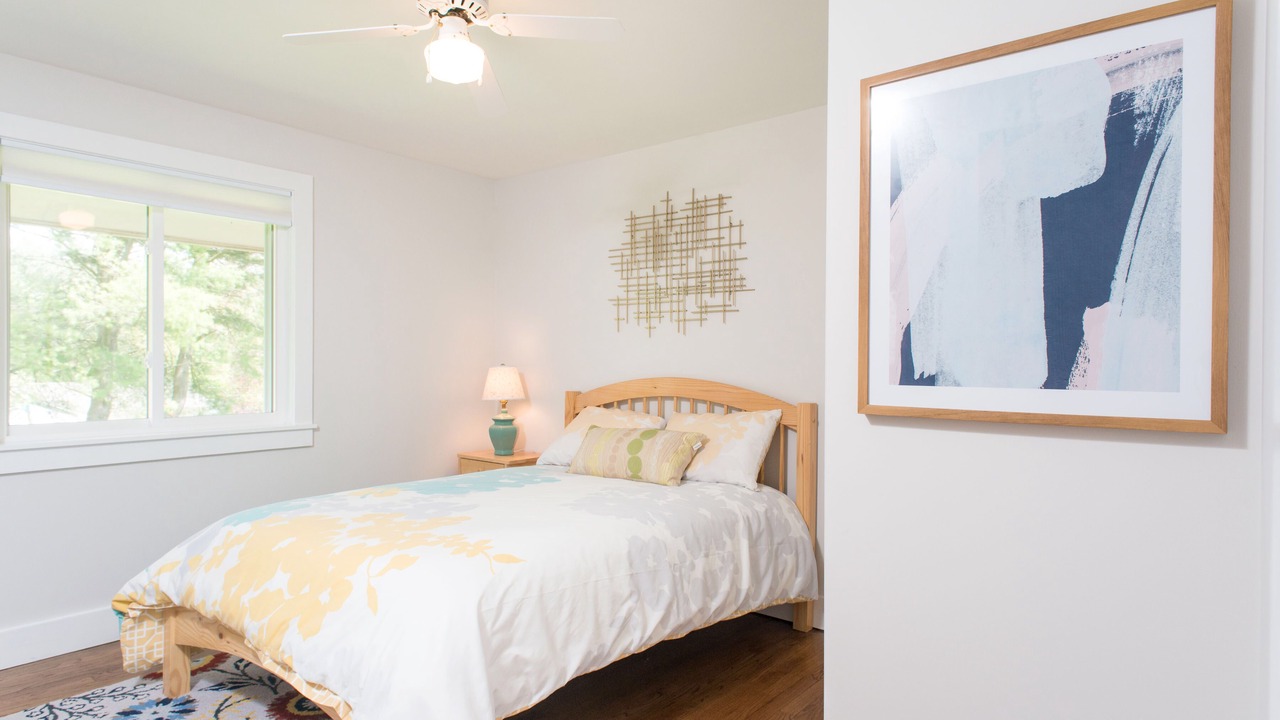 Photo of Bedroom in Lee