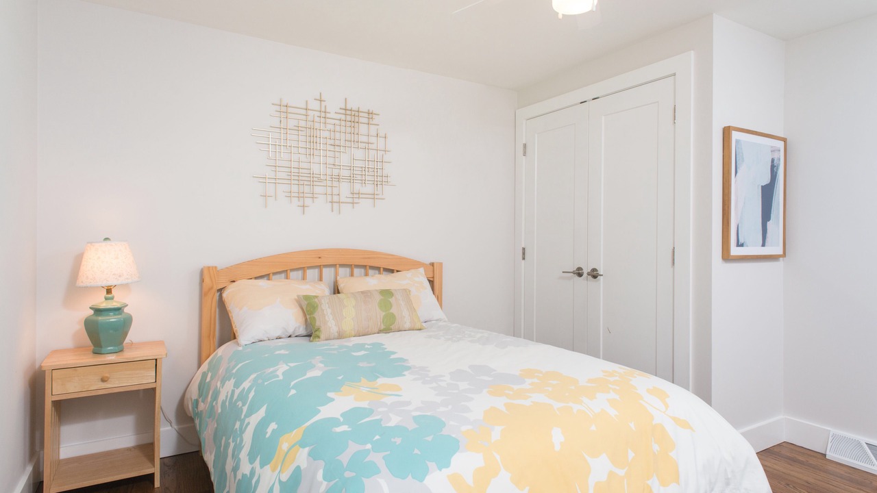 Photo of Bedroom in Lee