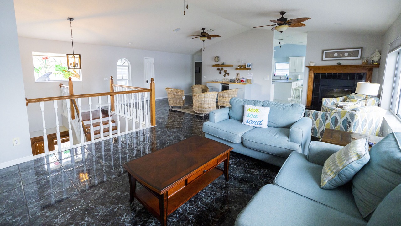 Photo of Livingroom in Crystal Shores