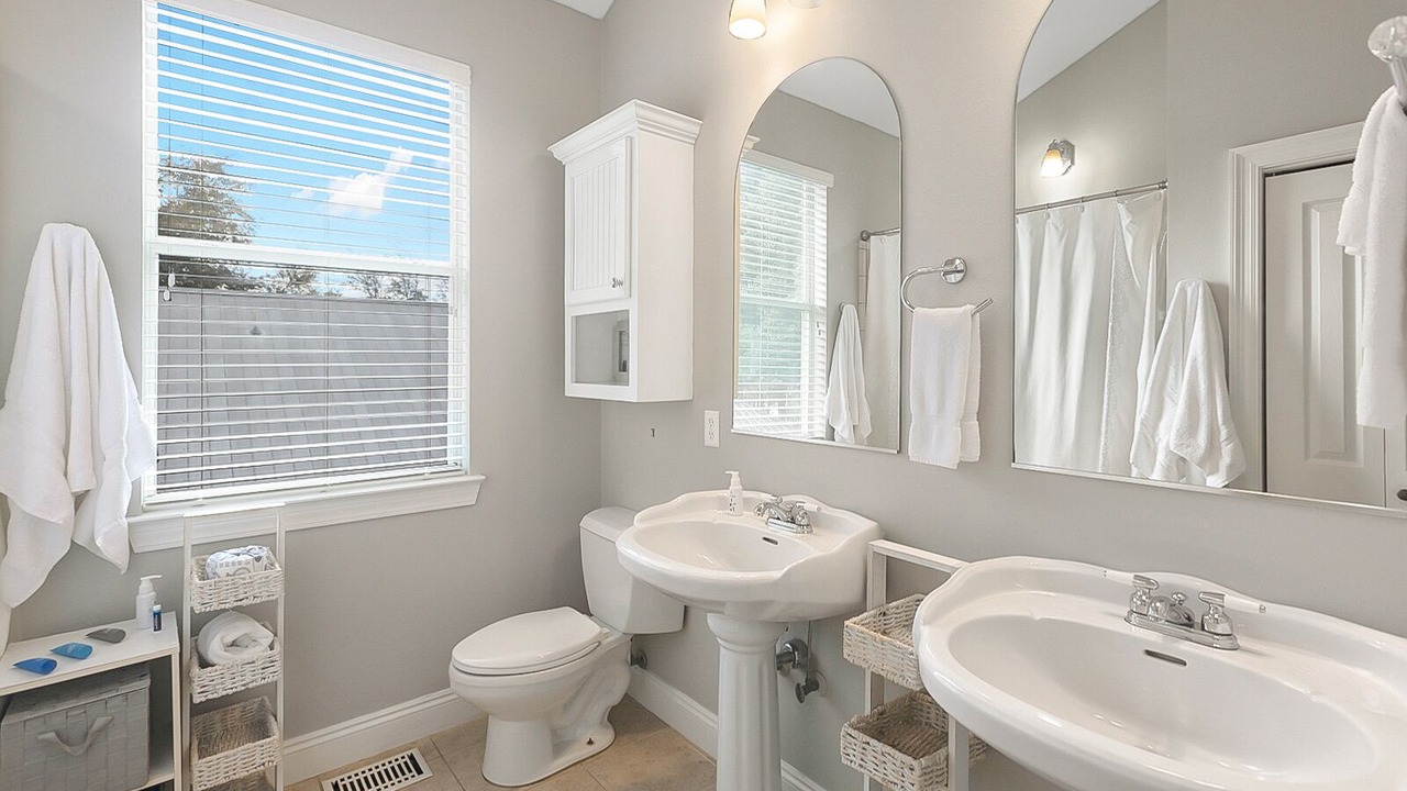 Photo of Bathroom in White's Gulfview