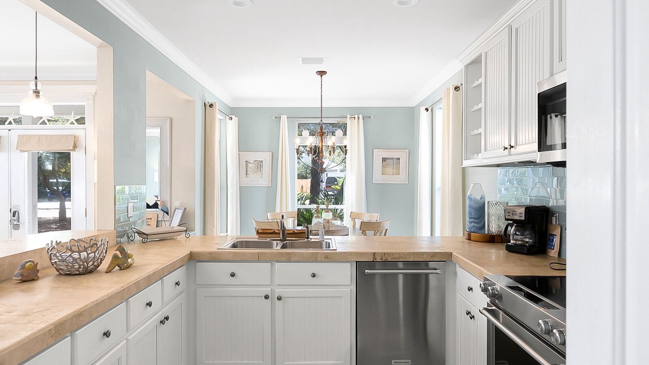 Photo of Kitchen in White's Gulfview