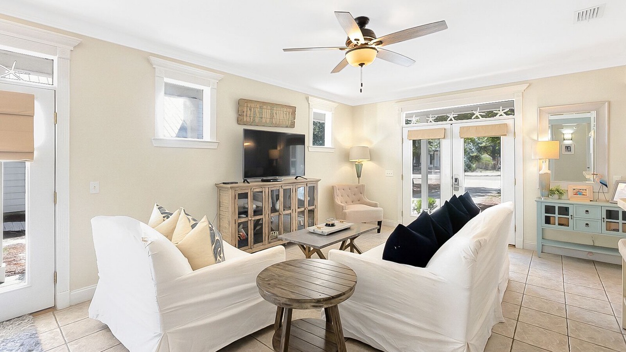 Photo of Livingroom in White's Gulfview