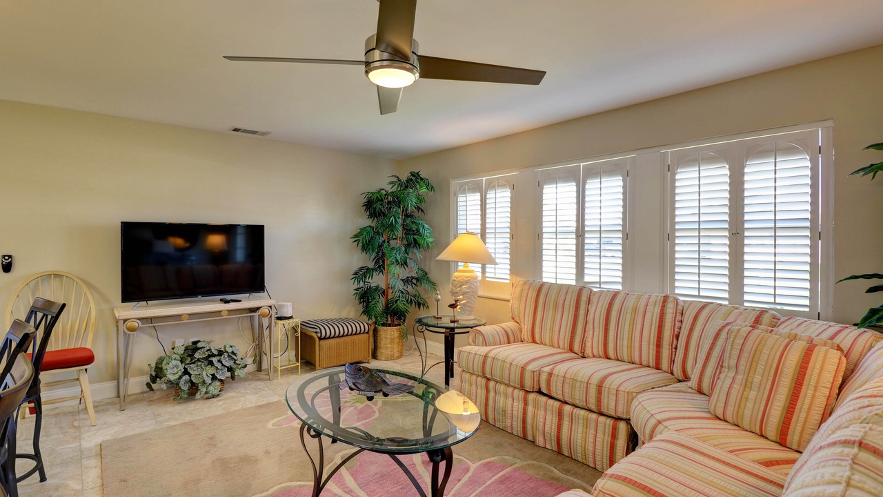 Photo of Livingroom in Yacht Club