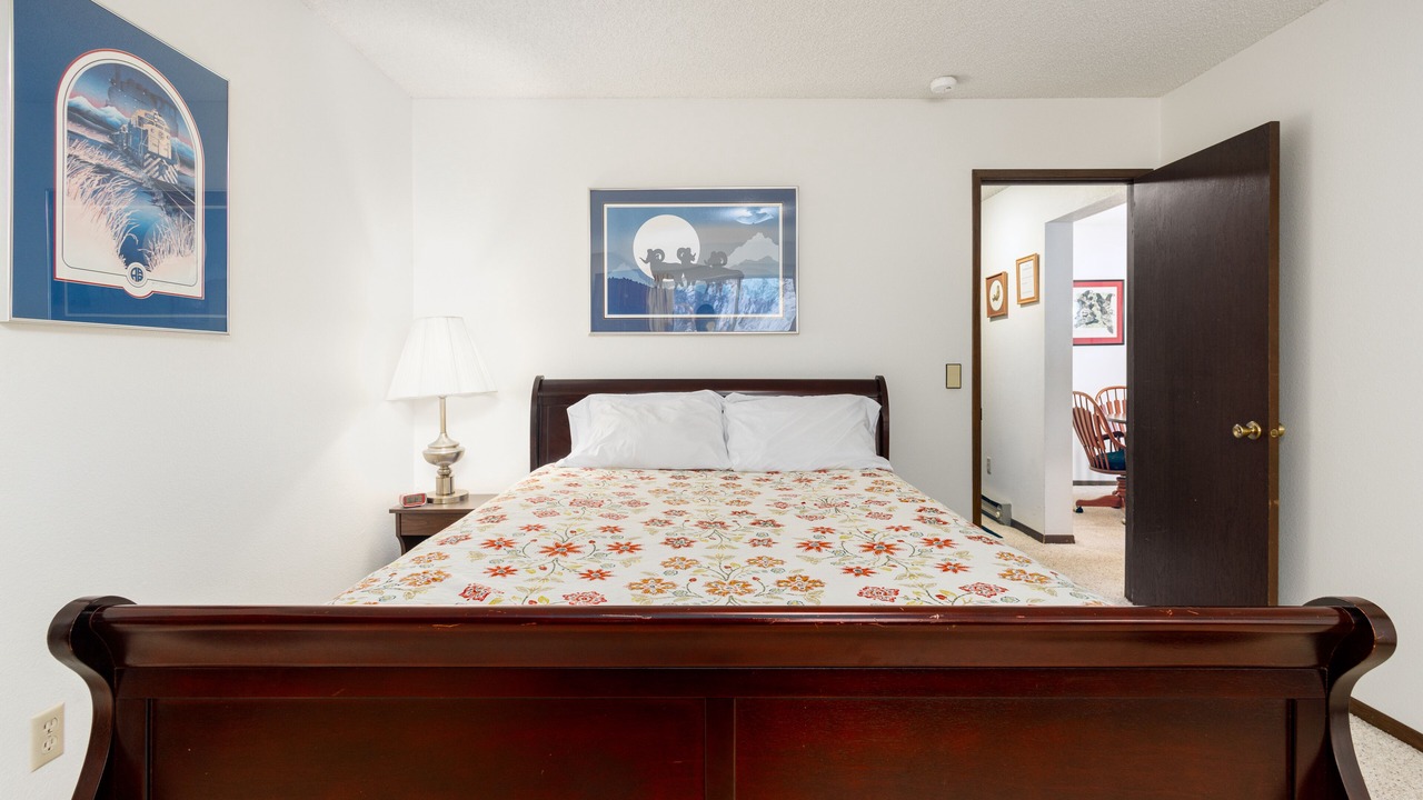 Photo of Bedroom in Alyeska