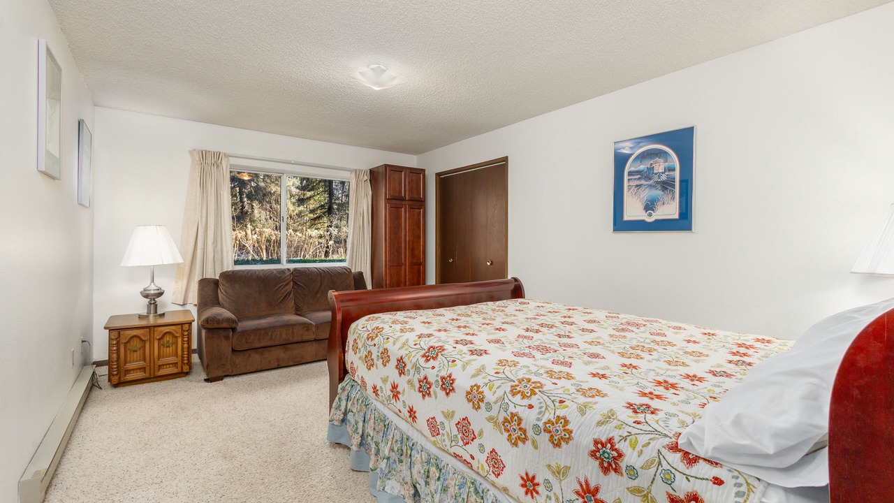 Photo of Bedroom in Alyeska
