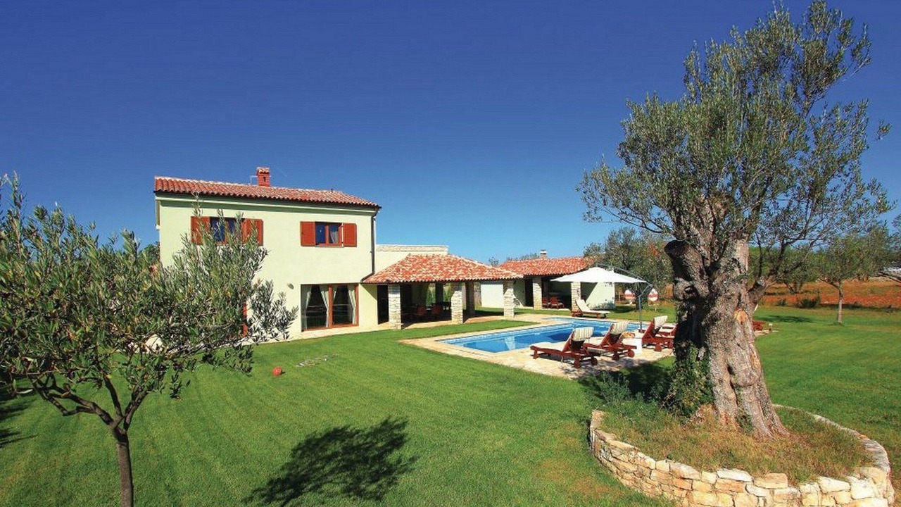 Photo of Outdoor in Peroj