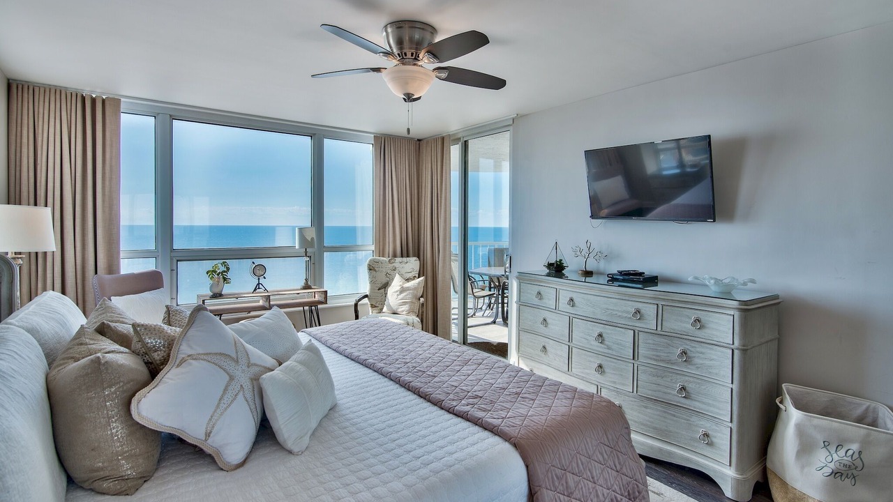 Photo of Bedroom in Miramar Beach