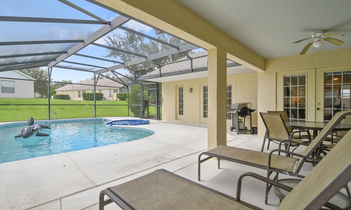 Photo of Outdoor in Orange Tree