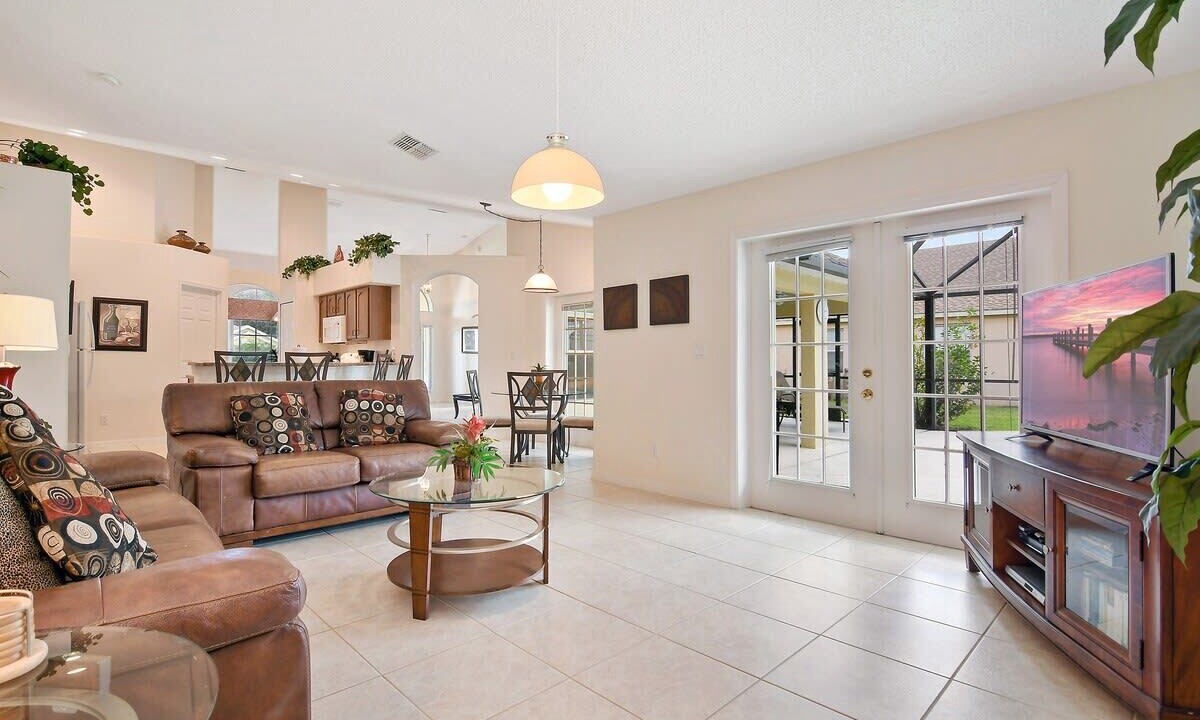 Photo of Livingroom in Orange Tree