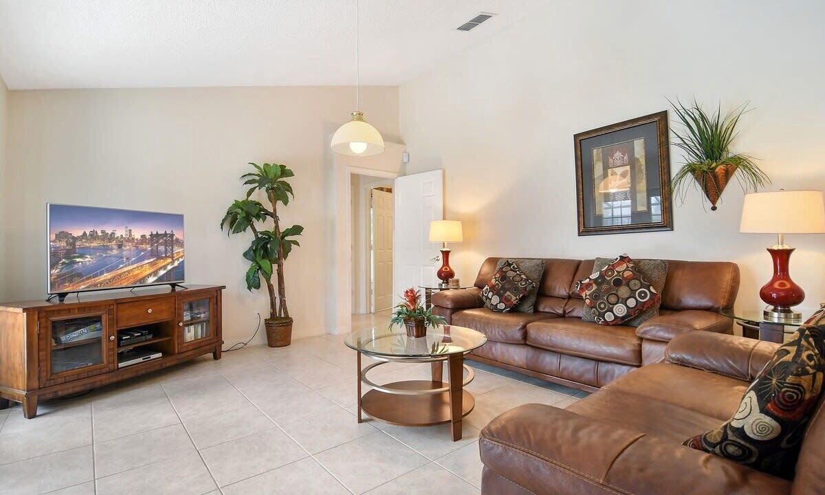 Photo of Livingroom in Orange Tree