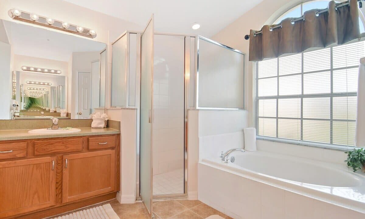 Photo of Bathroom in Orange Tree