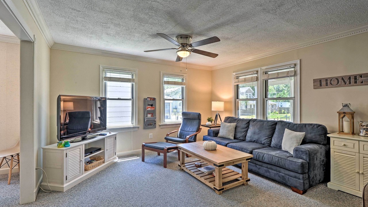 Photo of Livingroom in Colonial Beach