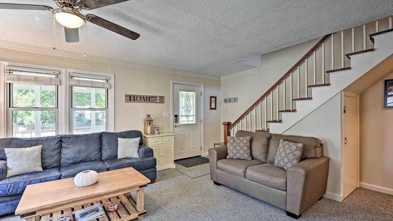 Photo of Livingroom in Colonial Beach