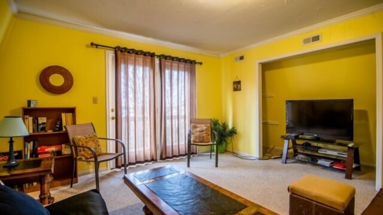 Photo of Livingroom in Huddleston