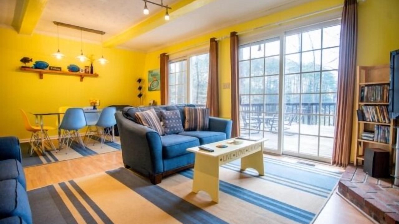 Photo of Livingroom in Huddleston