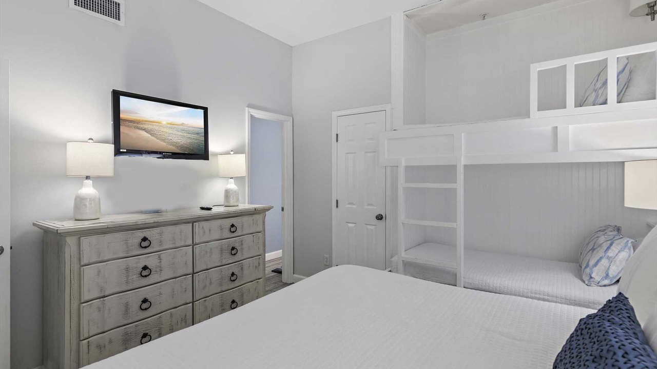 Photo of Bedroom in Avalon Beach Estates