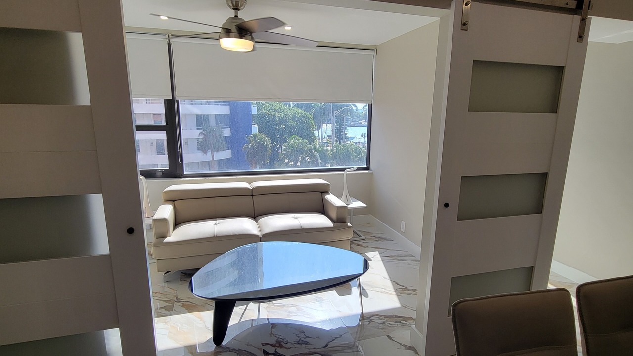 Photo of Livingroom in Mid Beach