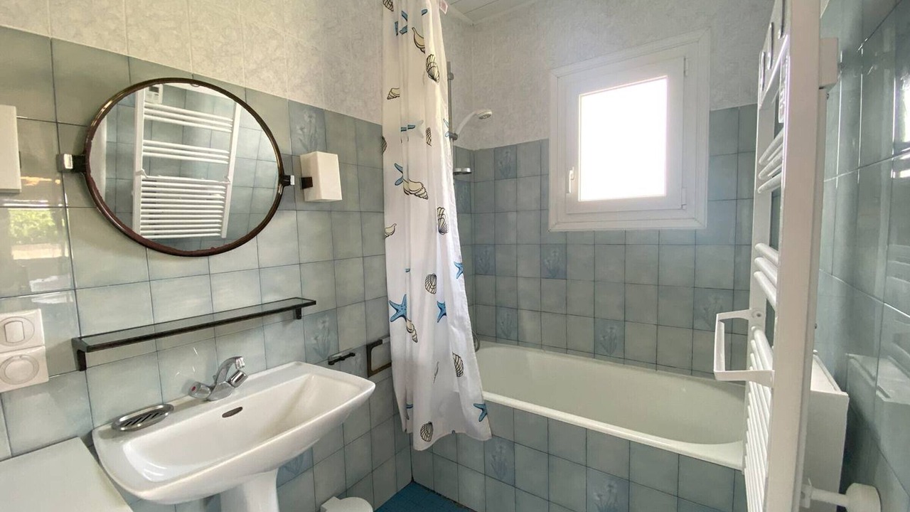 Photo of Bathroom in Tregastel