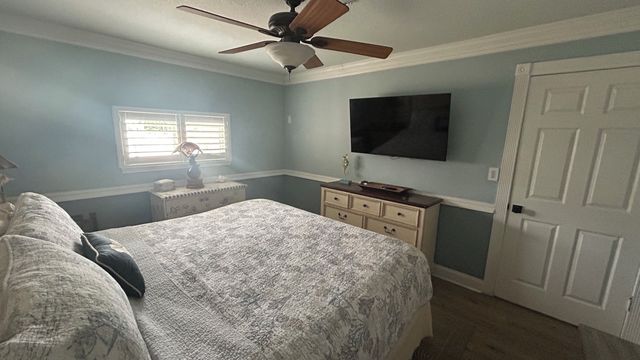 Photo of Bedroom in Crystal Beach