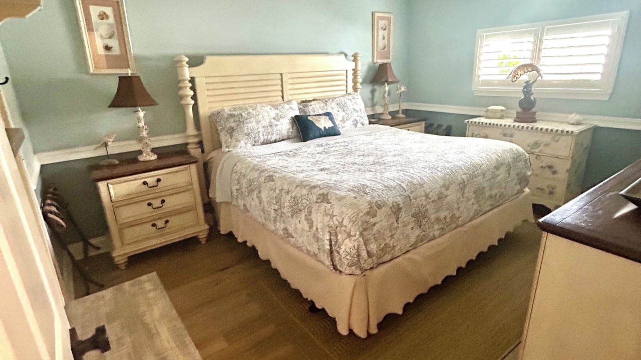 Photo of Bedroom in Crystal Beach