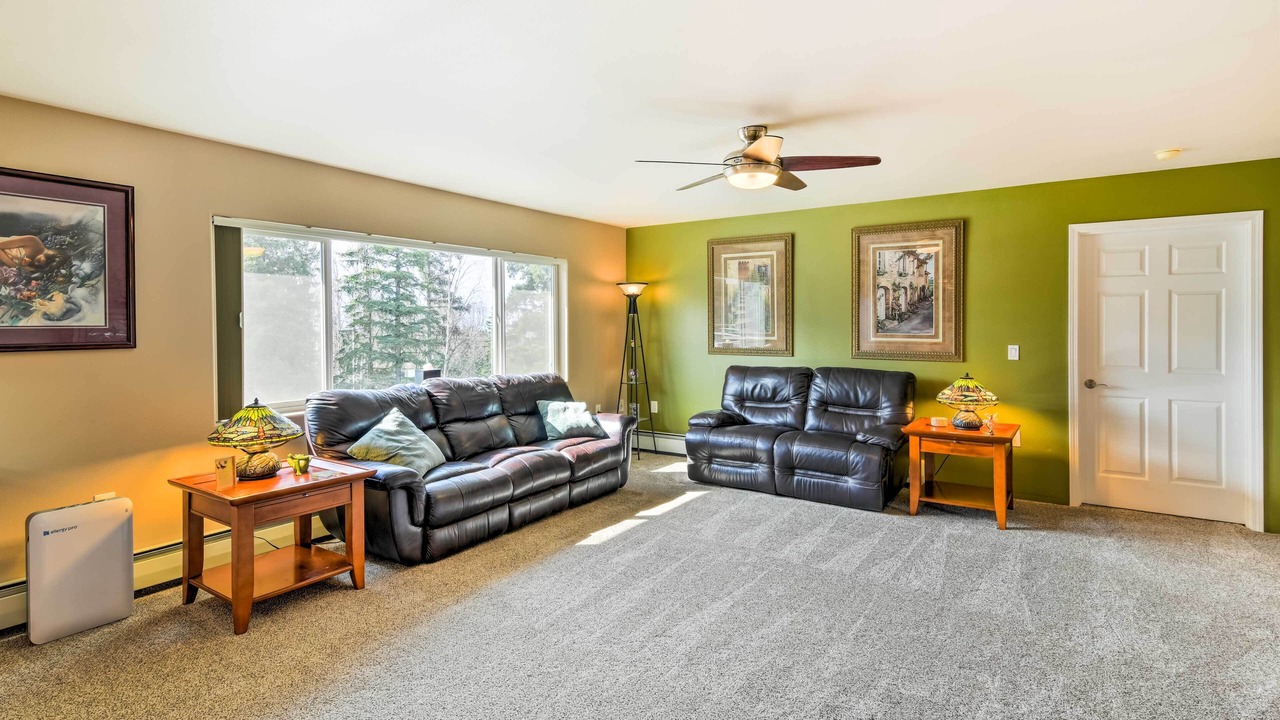 Photo of Livingroom in Mid-Hillside
