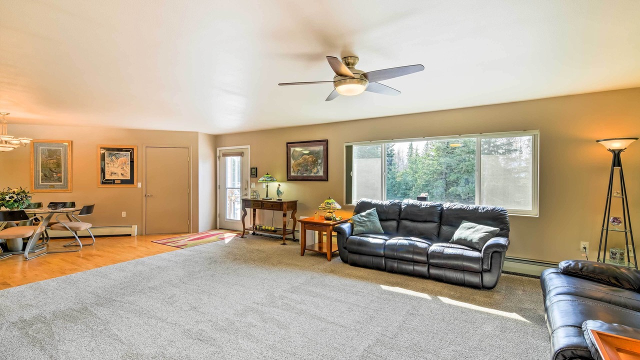Photo of Livingroom in Mid-Hillside