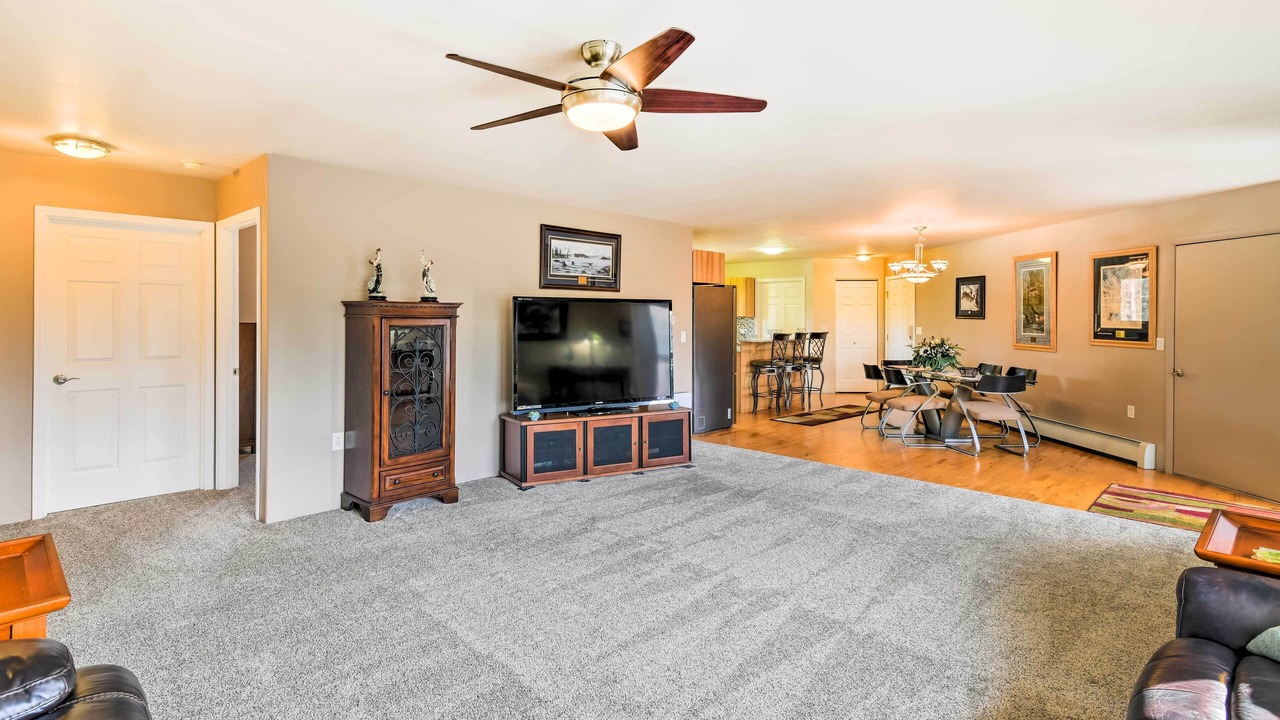 Photo of Livingroom in Mid-Hillside