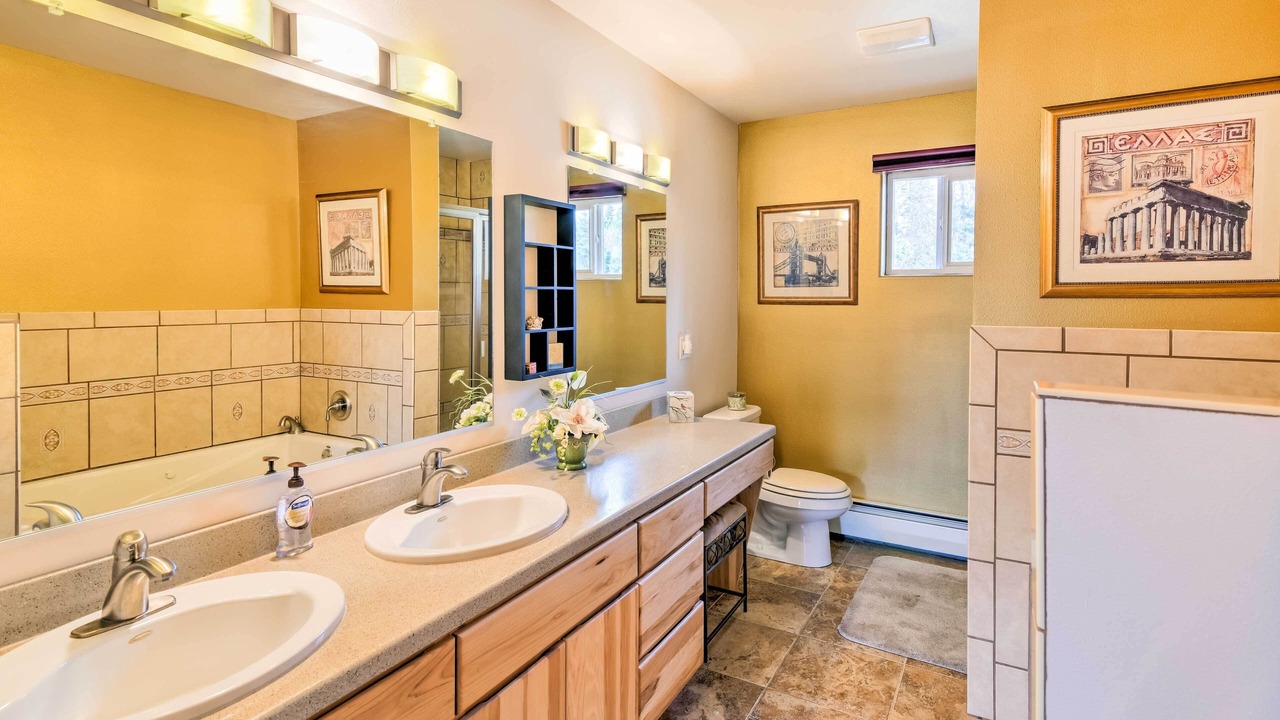 Photo of Bathroom in Mid-Hillside