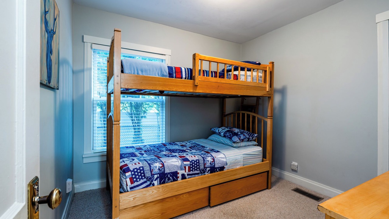 Photo of Bedroom in Lakeside