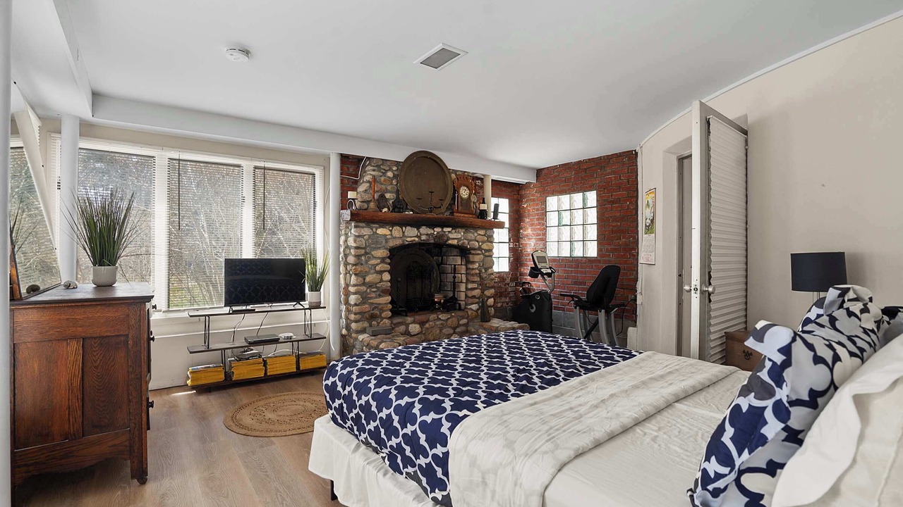 Photo of Livingroom in Wading River