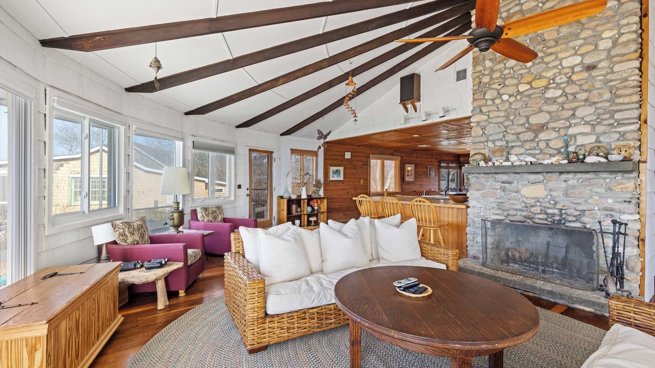 Photo of Livingroom in Wading River