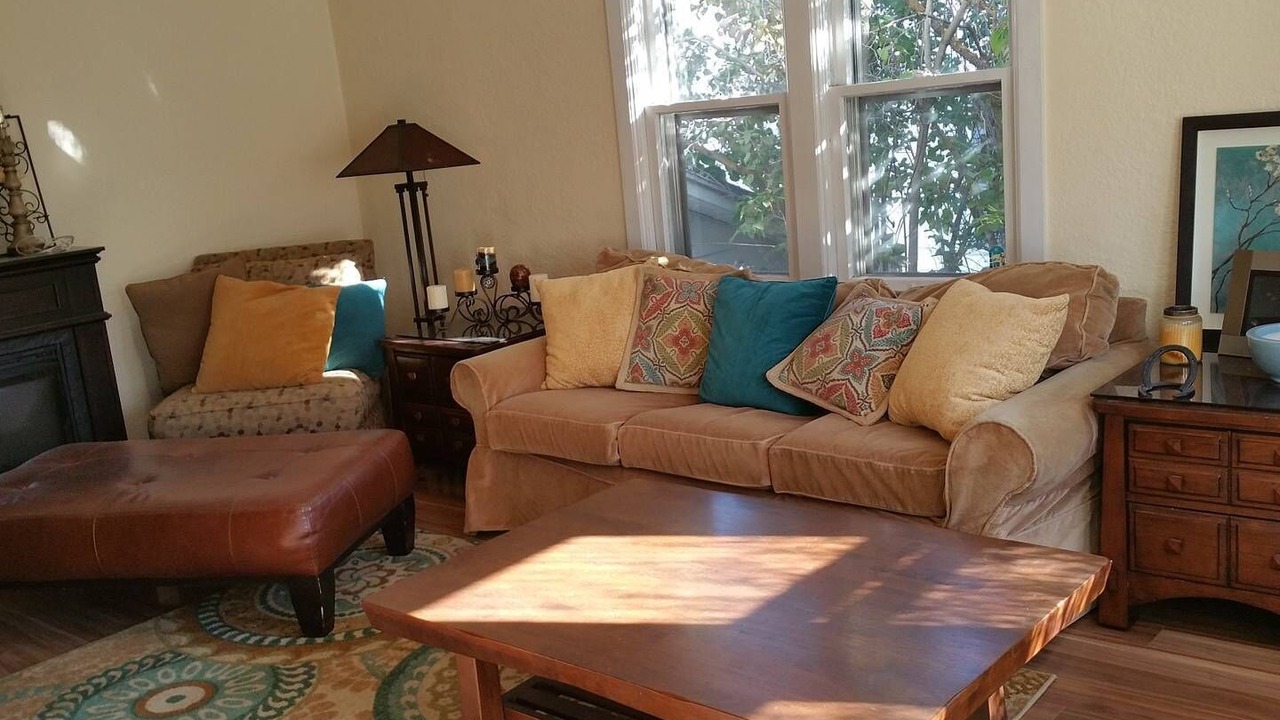 Photo of Livingroom in Downtown Klamath Falls