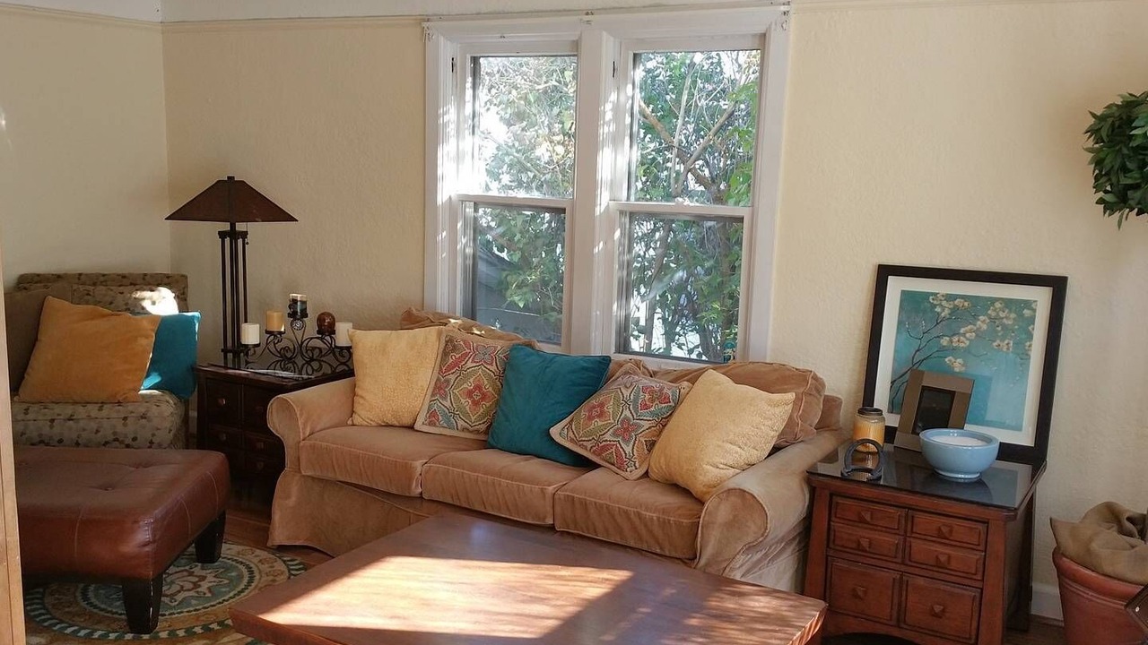 Photo of Livingroom in Downtown Klamath Falls