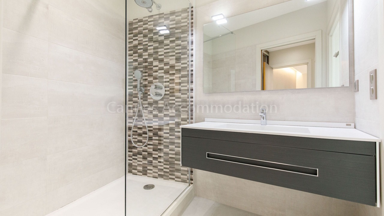 Photo of Bathroom in Cannes City Centre