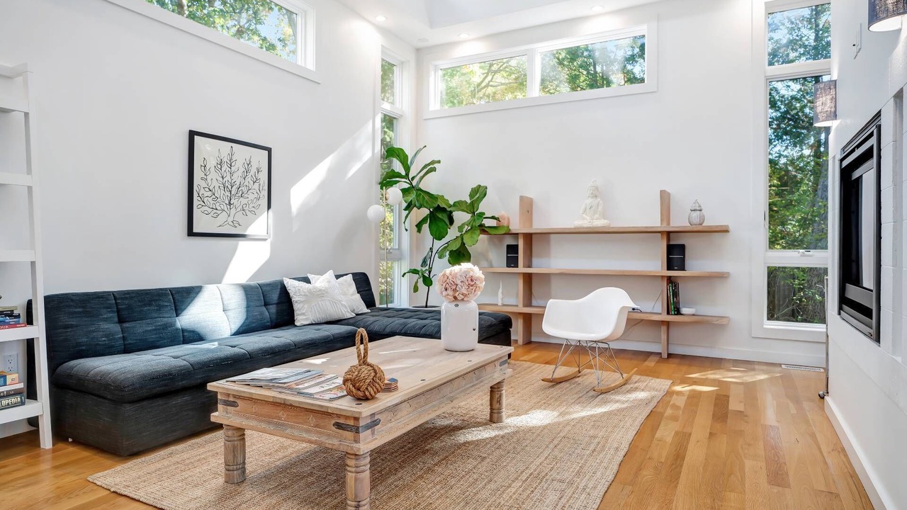 Photo of Livingroom in Hampton Bays