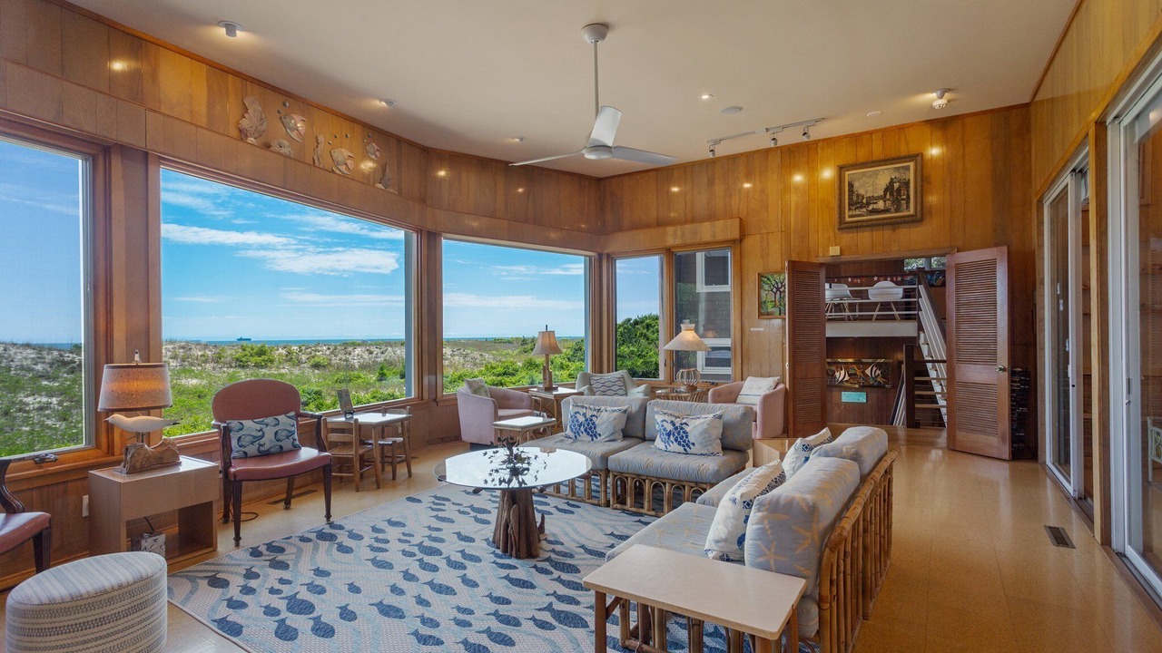 Photo of Livingroom in Northeast Virginia Beach