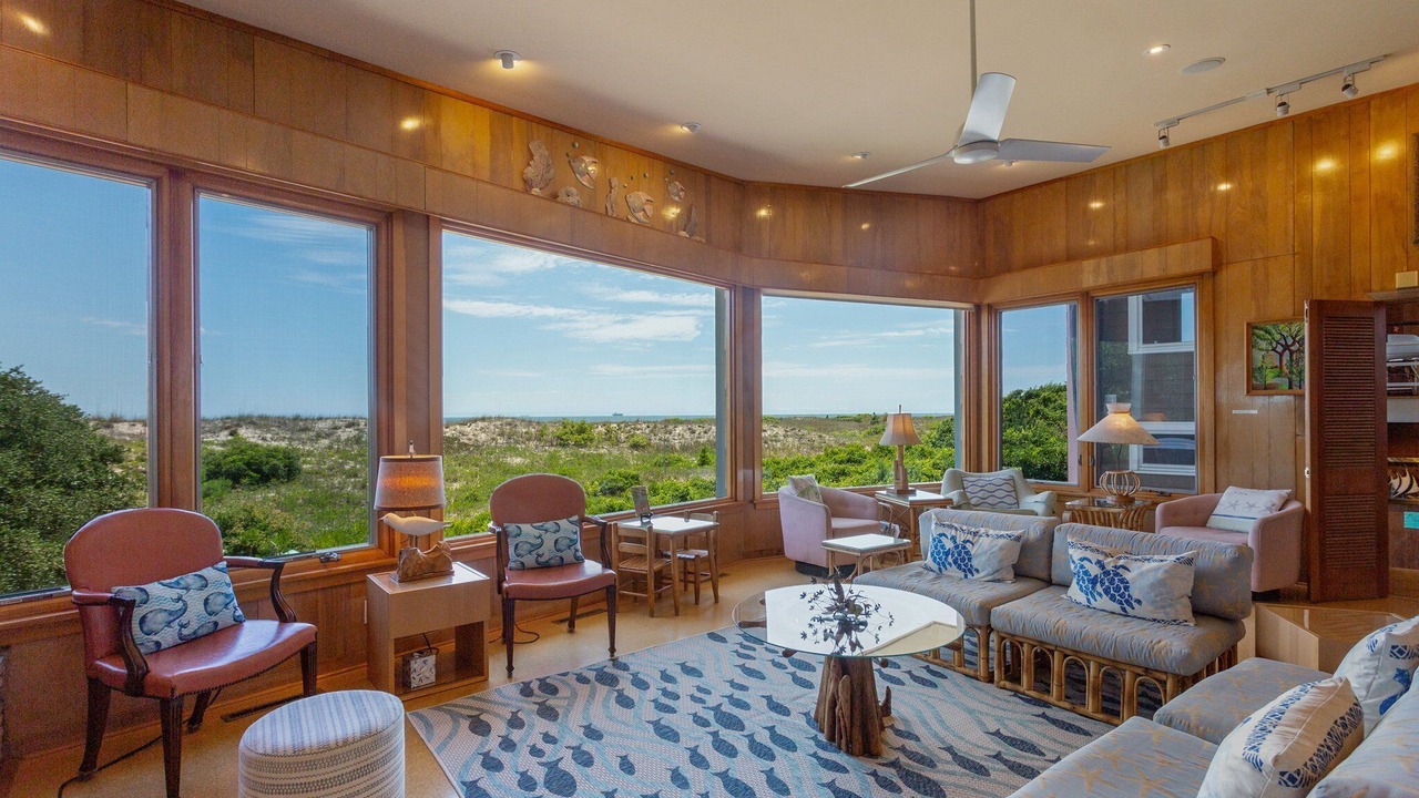 Photo of Livingroom in Northeast Virginia Beach