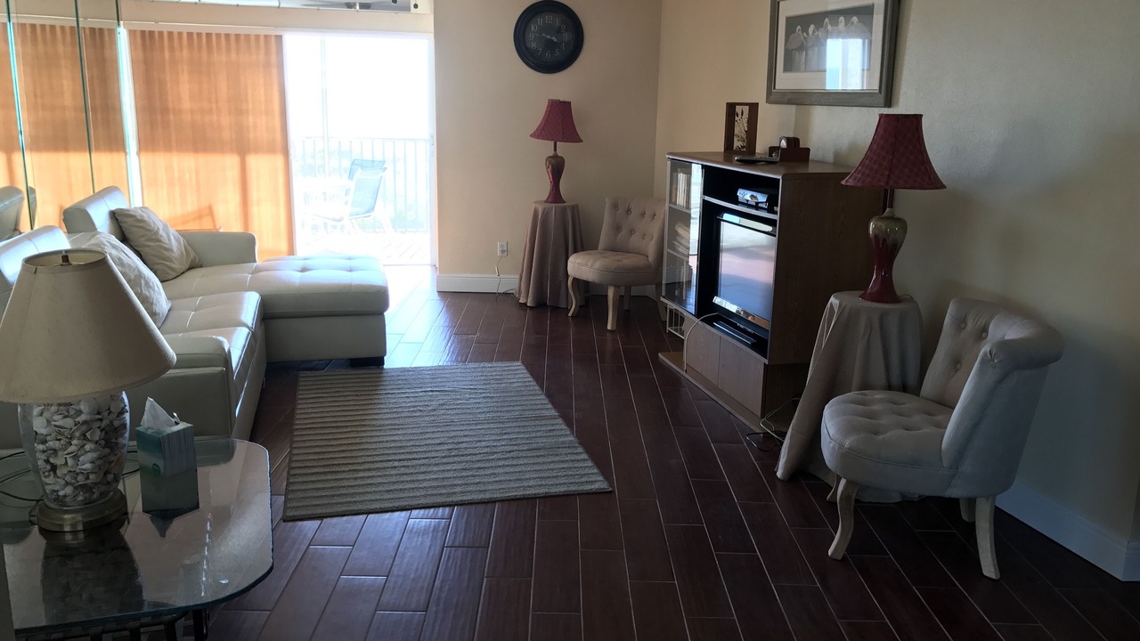 Photo of Livingroom in Whitney Beach