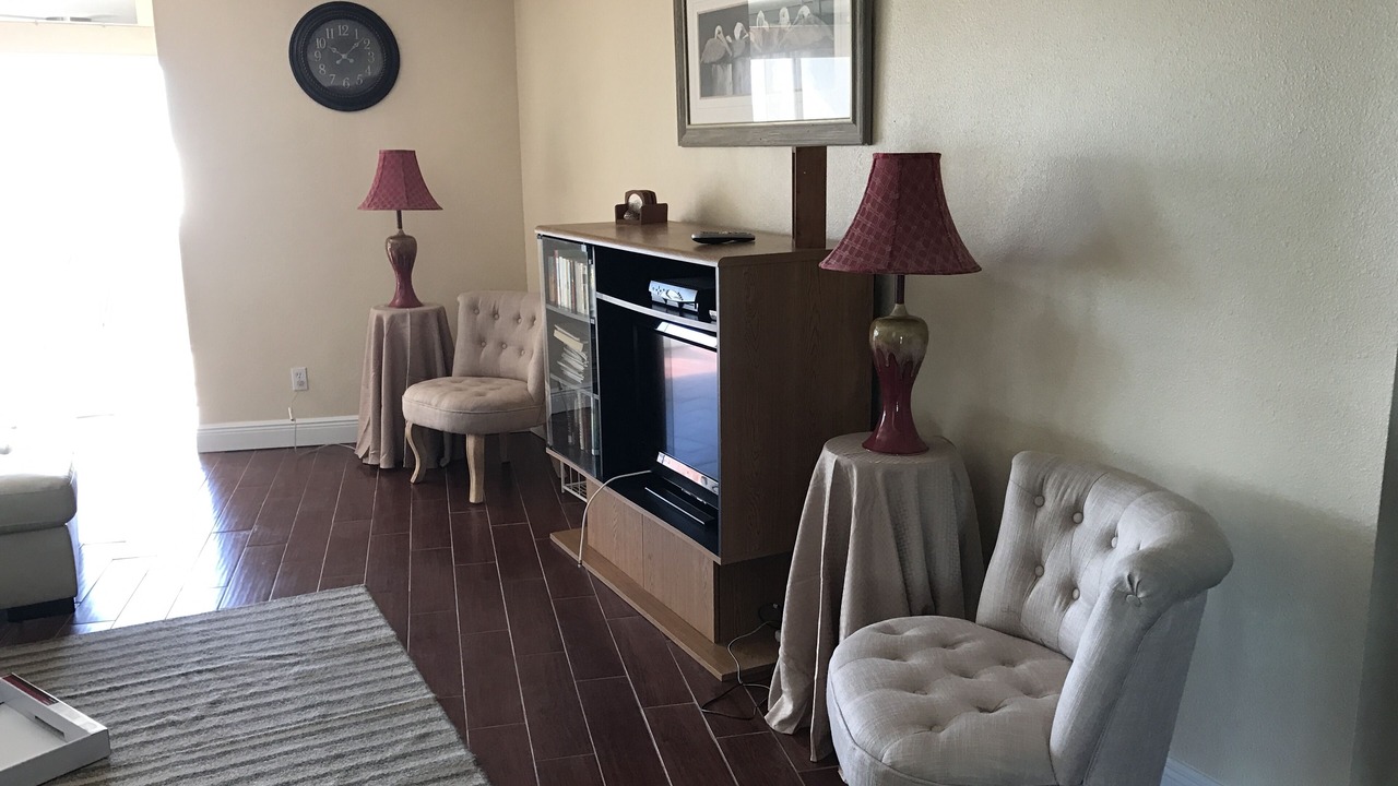 Photo of Livingroom in Whitney Beach