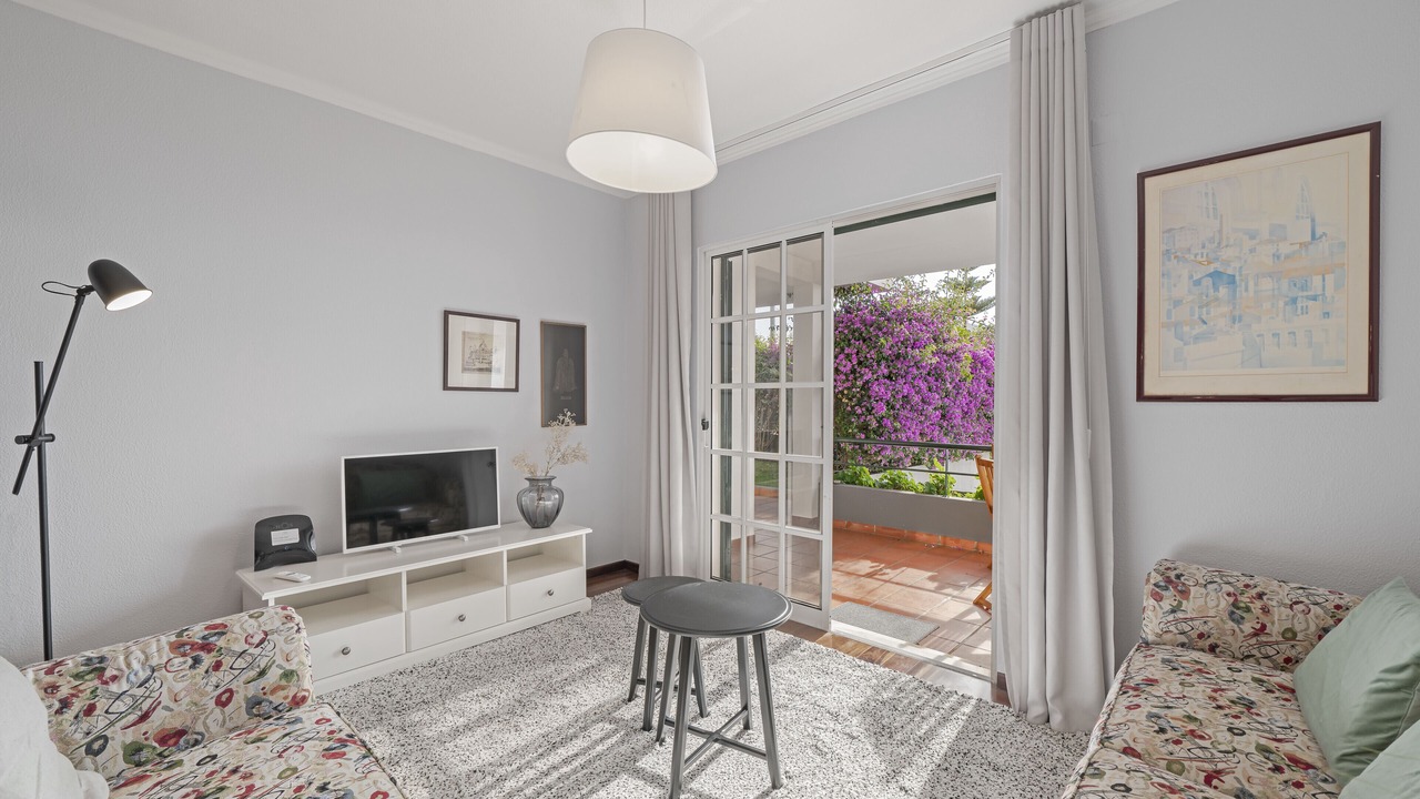 Photo of Livingroom in Garajau