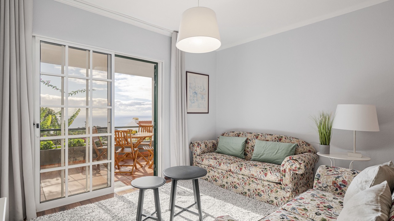 Photo of Livingroom in Garajau