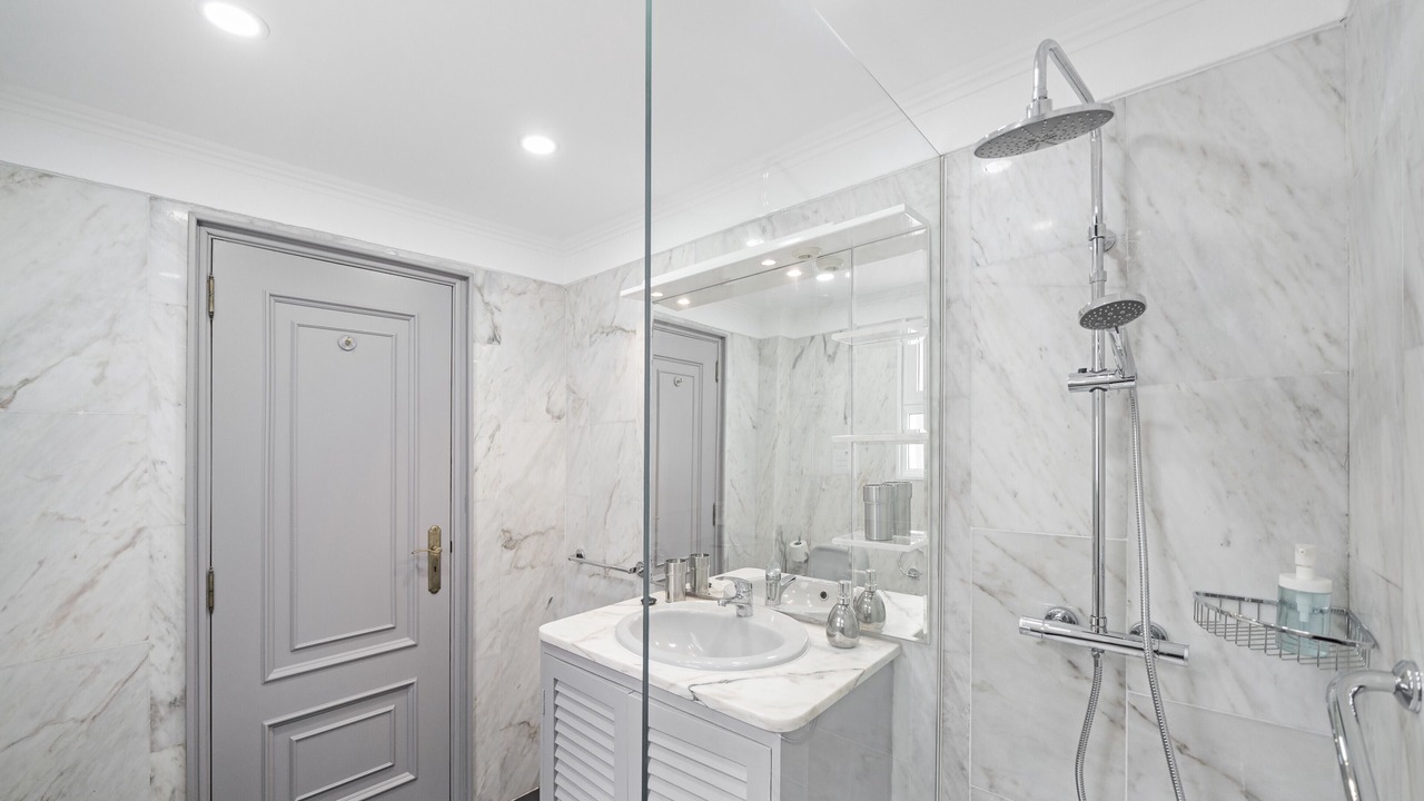Photo of Bathroom in Garajau