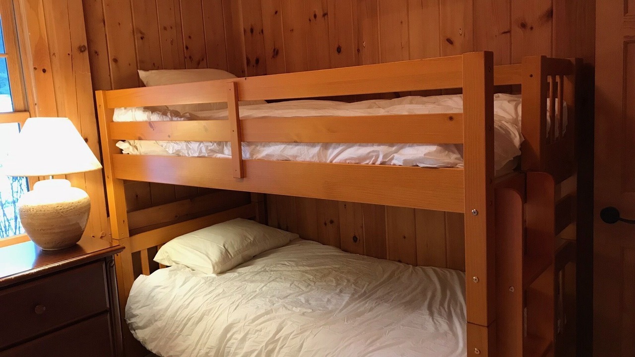 Photo of Bedroom in Lee