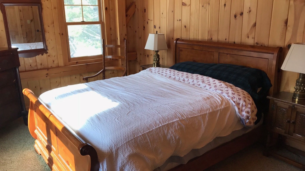 Photo of Bedroom in Lee