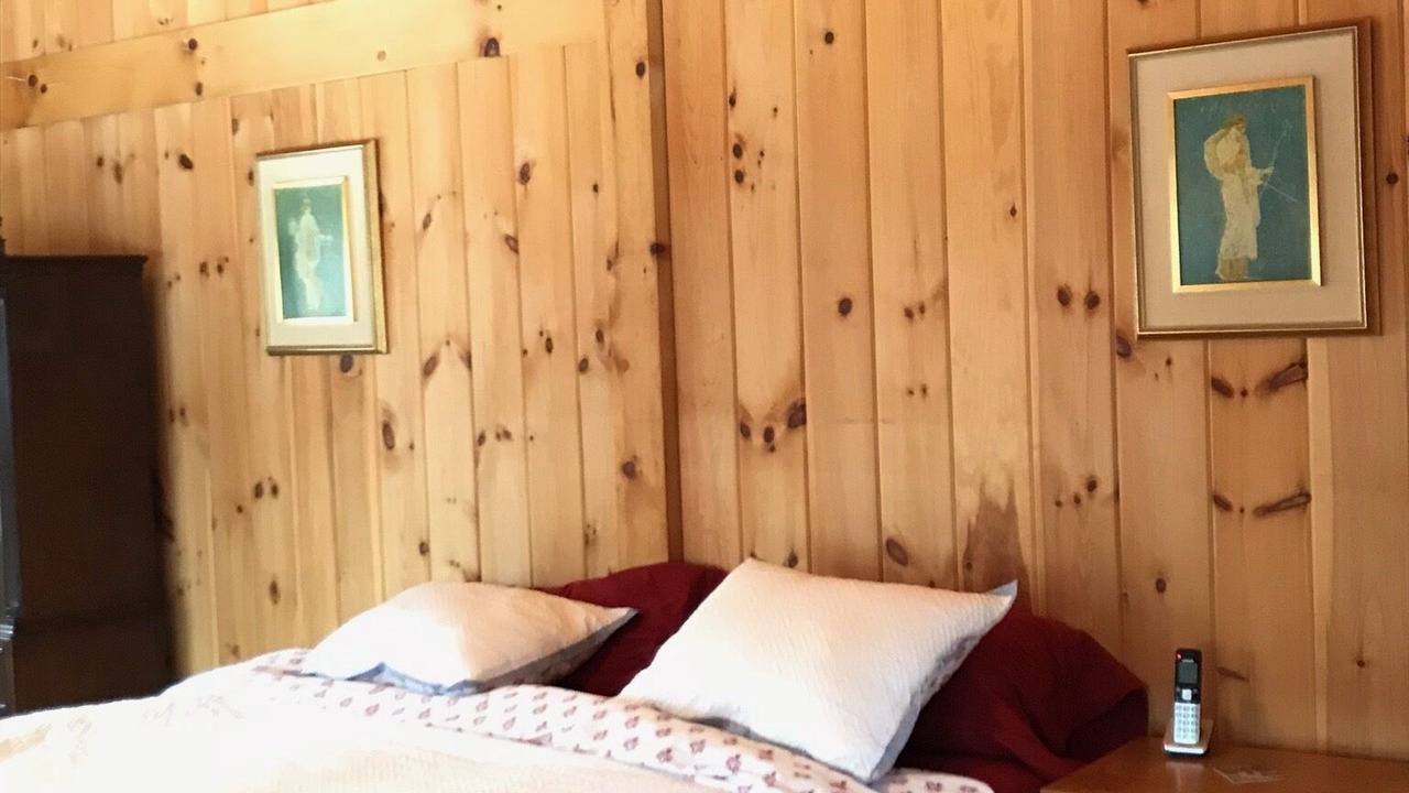 Photo of Bedroom in Lee