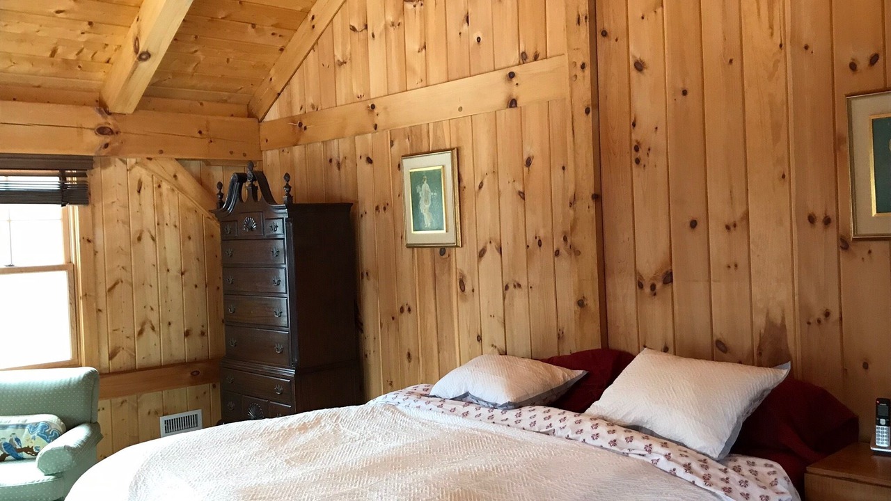 Photo of Bedroom in Lee