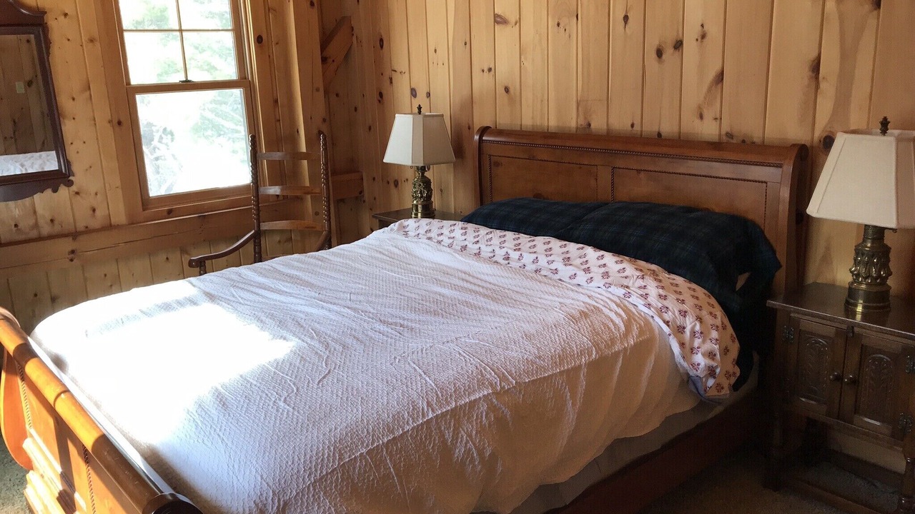 Photo of Bedroom in Lee