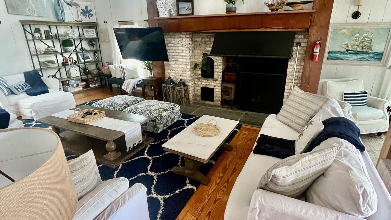Photo of Livingroom in A-Zone