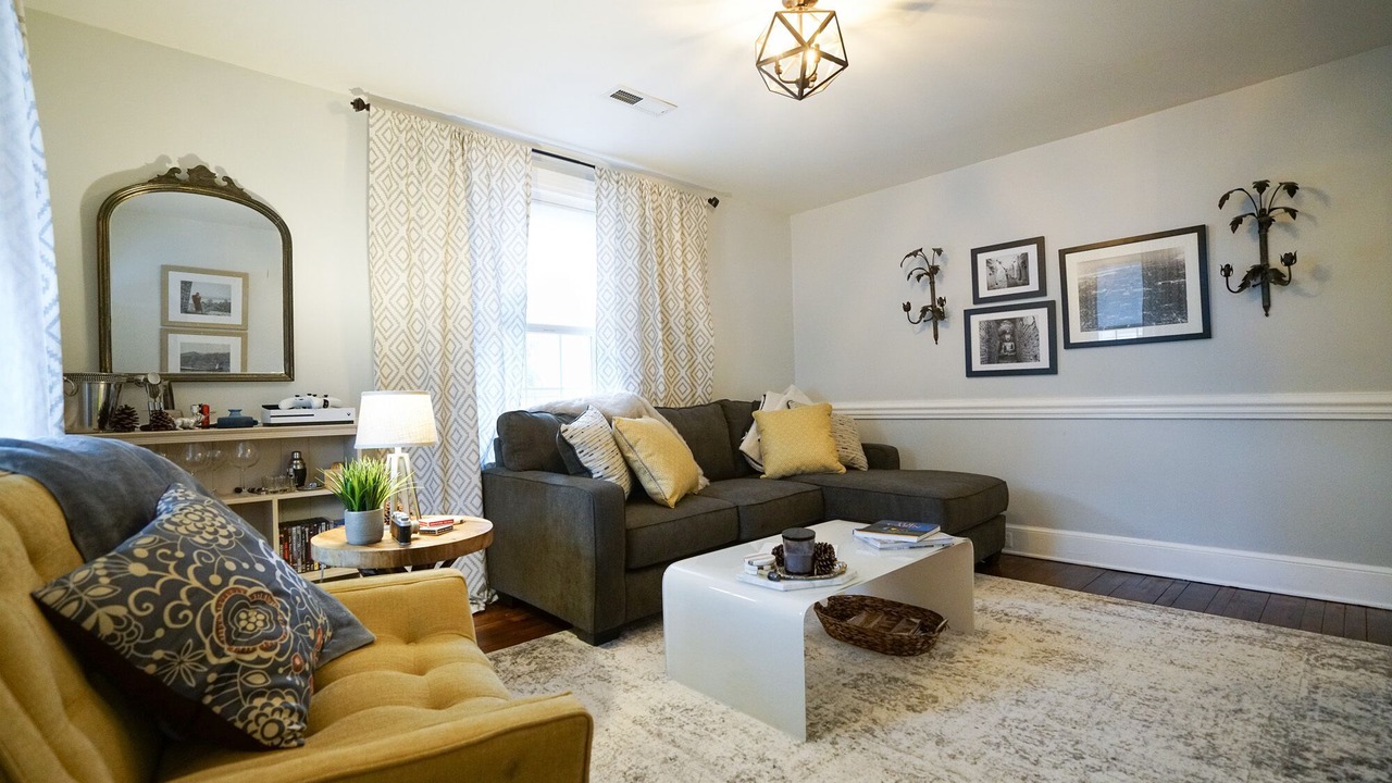 Photo of Livingroom in West Fairfax